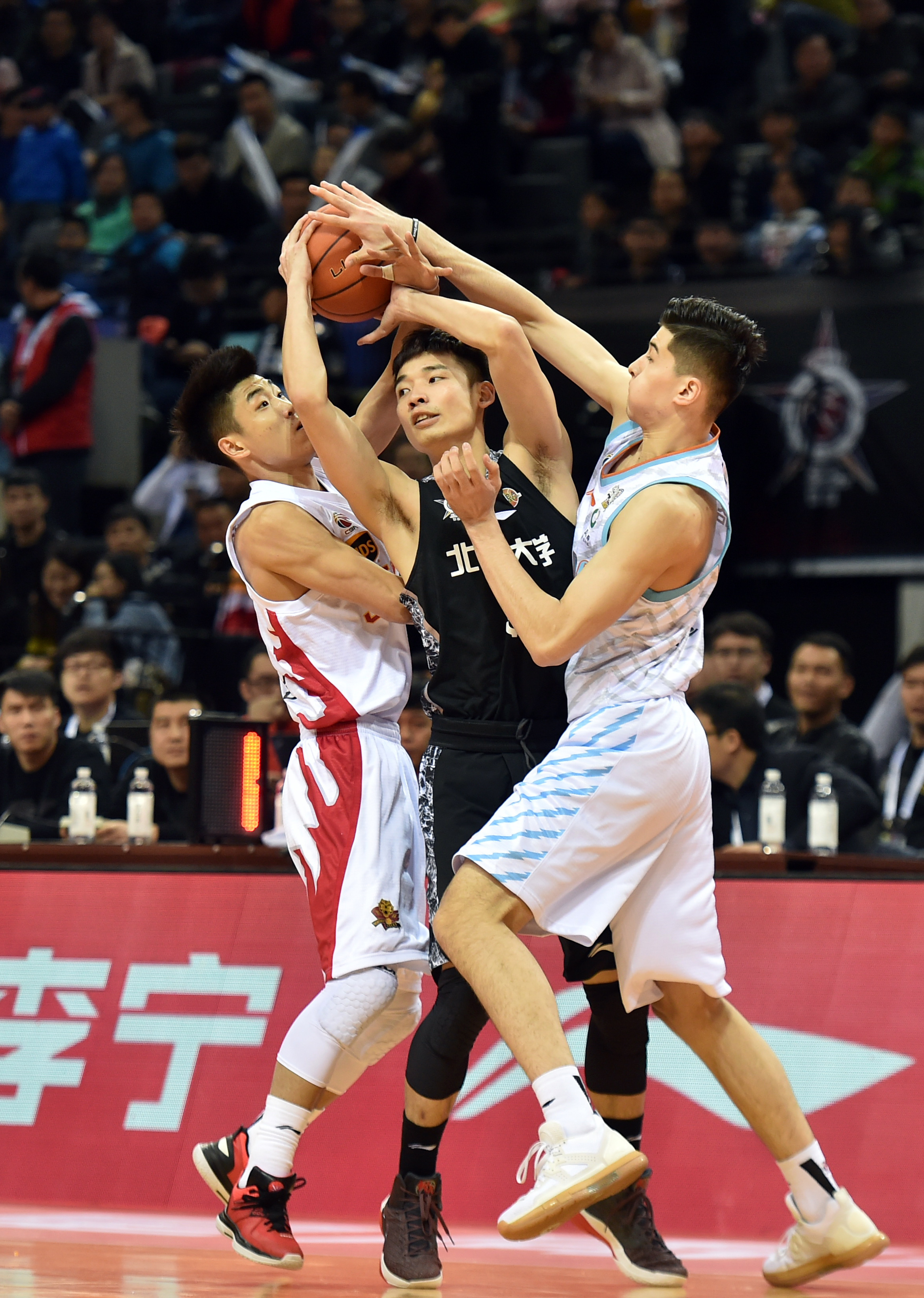 爱游戏娱乐关于赛后莱比锡备战CBA常规赛门兴格拉德巴赫伤情更新备战全明星赛之后，今夜罗马调整名单的信息